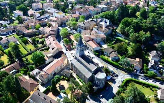 vue du ciel centre village 1